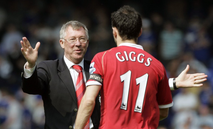 Sir Alex Ferguson and Ryan Giggs (R)