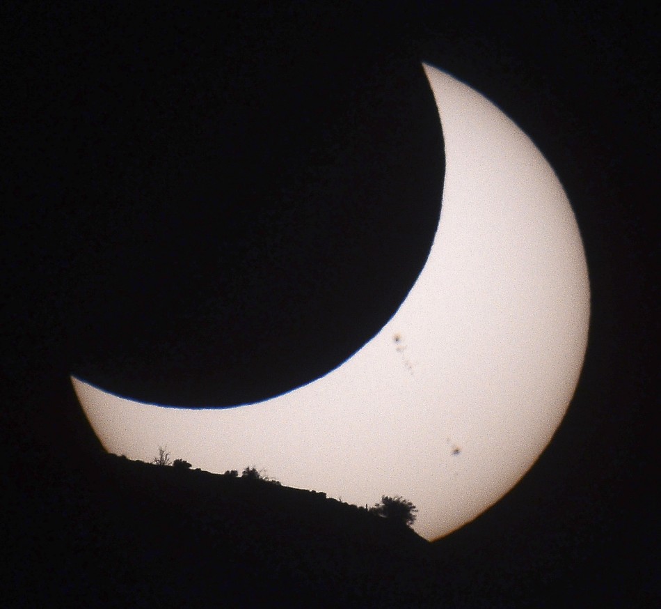 Rare 'Ring of Fire' Annular Solar Eclipse Images from Around the