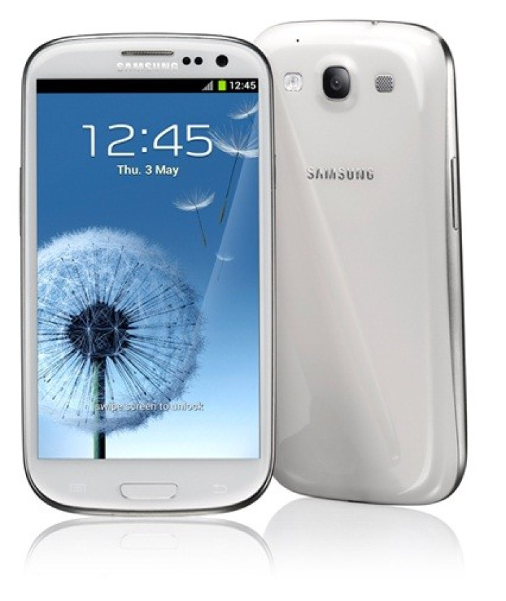 Samsung Galaxy S3 vs Motorola RAZR XT910