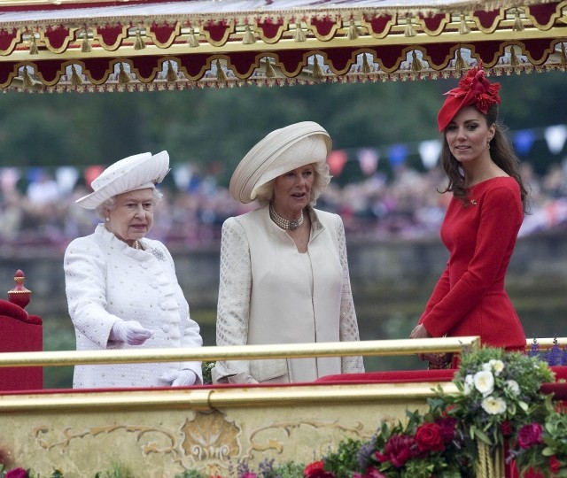 Queens Diamond Jubilee Pageant Did Kate go wrong