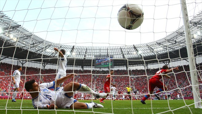 Euro 2012: Czechs Keep Quarter-Final Hopes Alive after Beating Greece 2-1