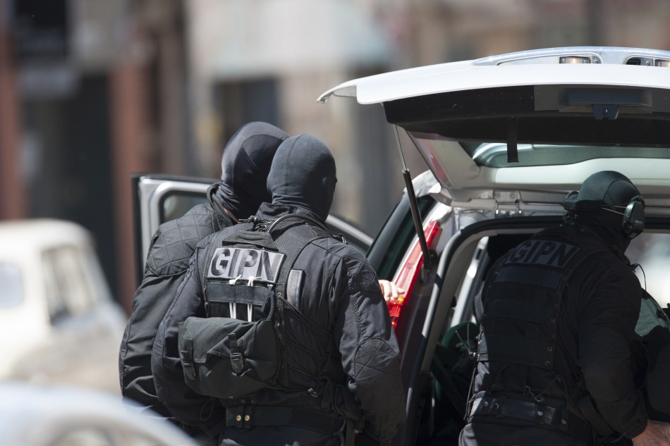 Police arrive outside the Toulouse bank