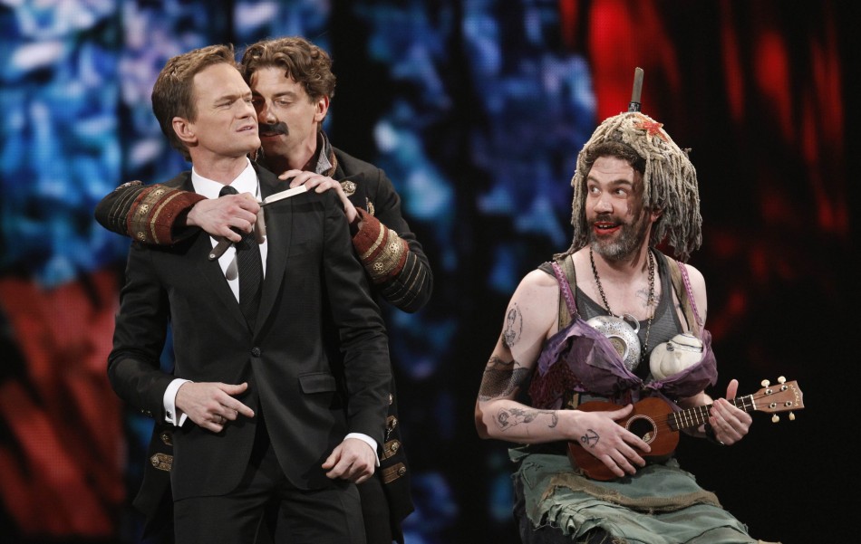 Host Harris performs with actor Borle and the cast of quotPeter and the Starcatcherquot during the American Theatre Wings 66th annual Tony Awards in New York