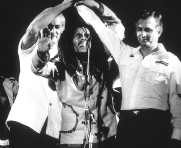 Singer Bob Marley joined tha hands of rivals  Michael Manley and Edward Seaga