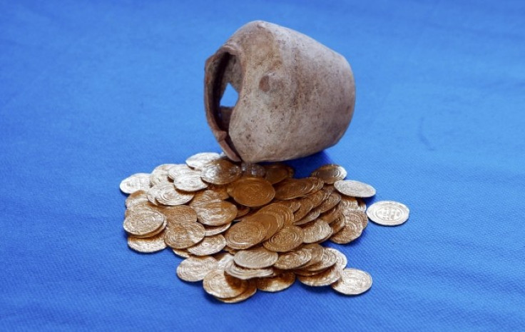 Gold coins and the jar within which they were unearthed during excavations at a Crusader fortress, are displayed near Herzliya. (Photo: REUTERS)