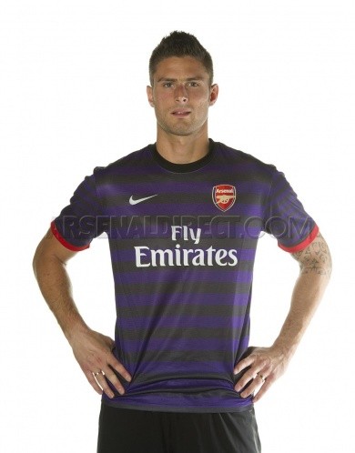 Arsenal, Real Madrid Make Waves with 23-24 Away Kits – Plus Other European  Unveilings – SportsLogos.Net News