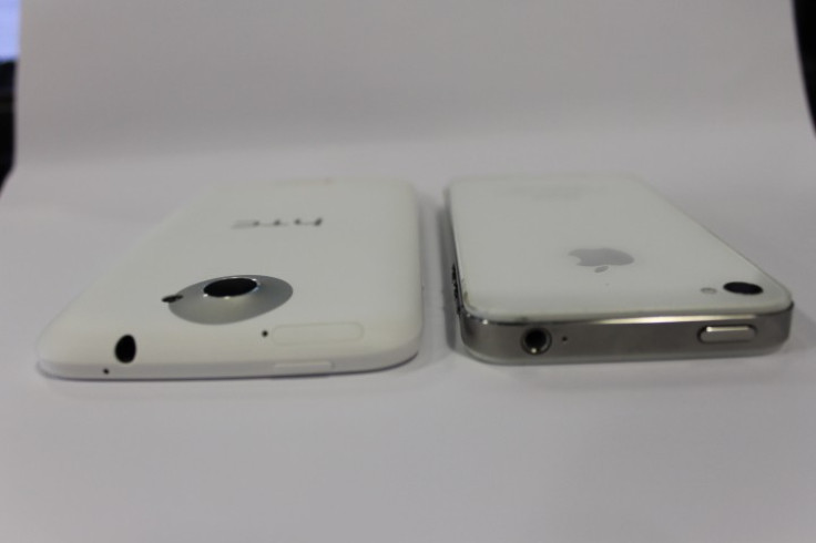 iPhone 4S vs One X