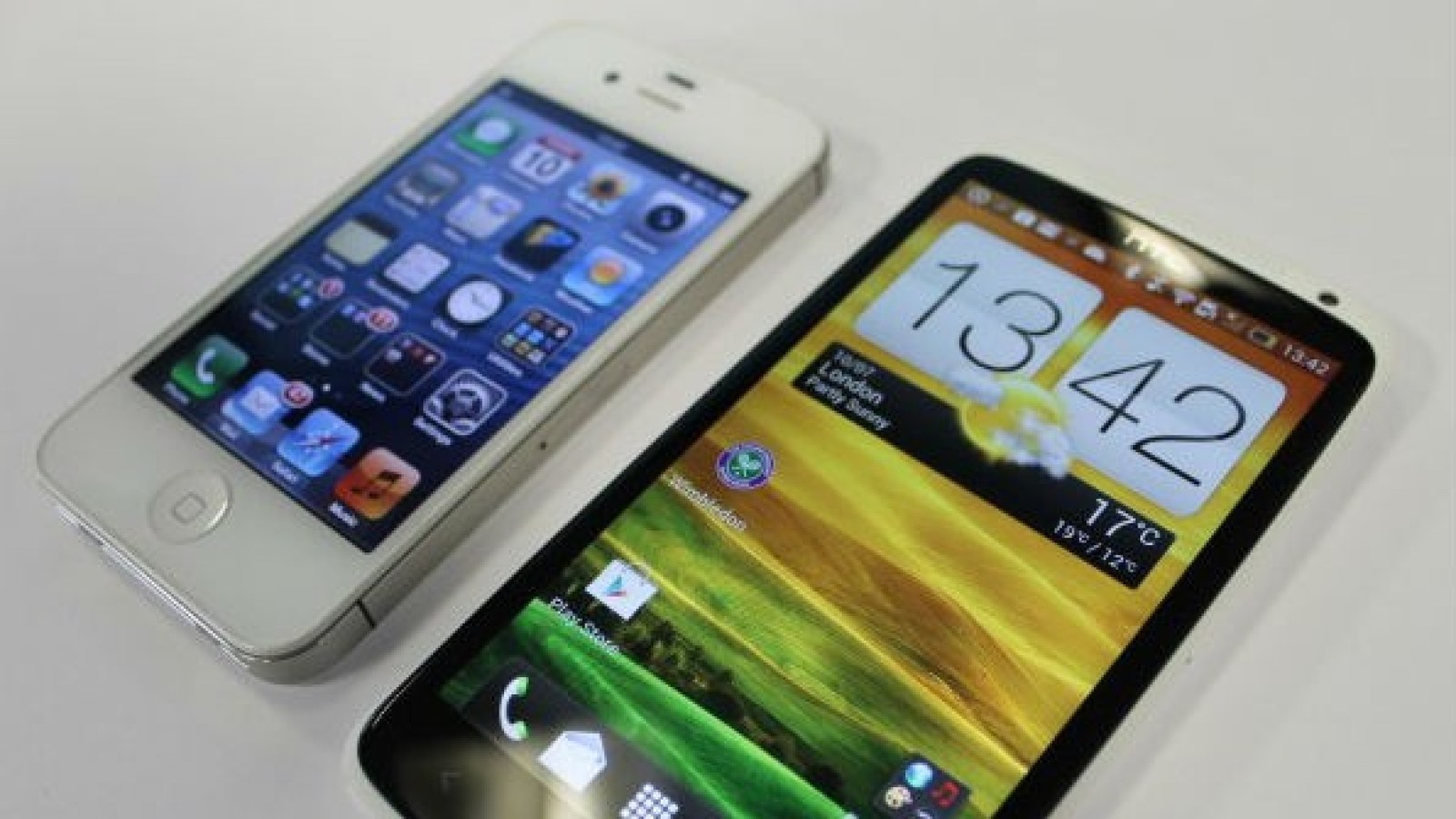 Apple iPhone 4S vs HTC One X