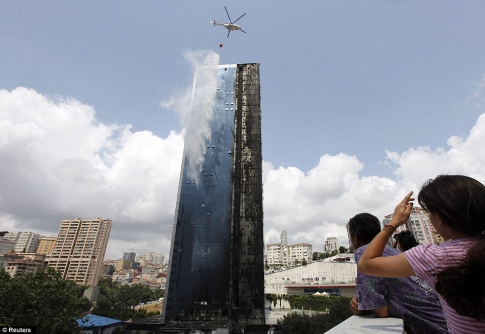 Turkey: Inferno Engulfs Polat Tower Skyscraper In Istanbul [VIDEO ...