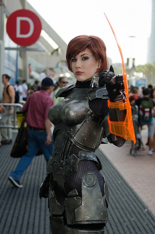 Mass Effect Costumes At Comic Con 2012 Ravishing Female Commander