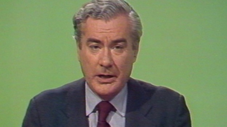 The veteran newsreader Sir Alastair Burnet, best known for presenting News at Ten for 21 years, has died aged 84 (ITN)