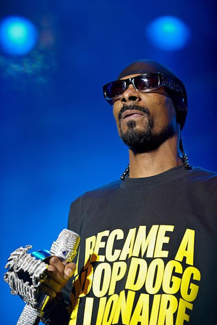 Snoop Dogg: "B--tch Please II"
