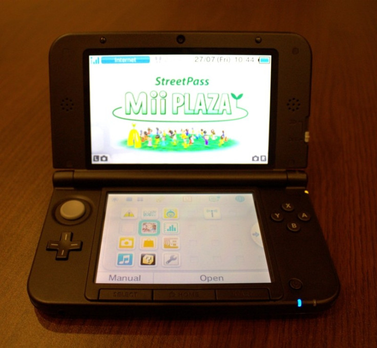 Nintendo 3ds XL review open front