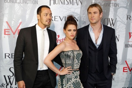 Kristen Stewart with actor Chris Hemsworth and SWATH director Rupert Sanders