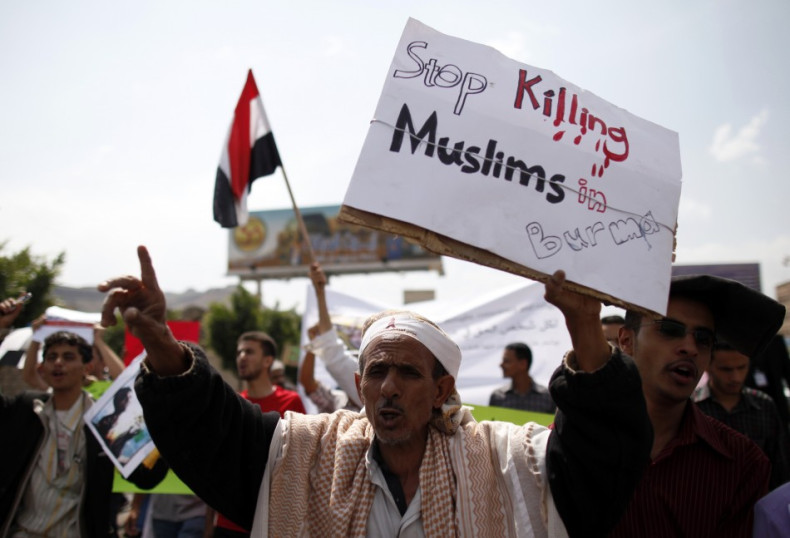 People shout slogans against the massacre of the Rohingya Muslims of Myanmar