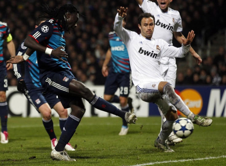 Real Madrid's Ricardo Carvalho (R)