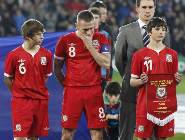 Craig Bellamy with Speed's sons Ed (left) and Tommy before Wales' international friendly game against Costa in February 2012 (Reuters)