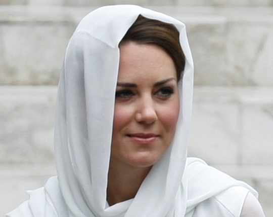 Duchess dresses modestly on Asia tour