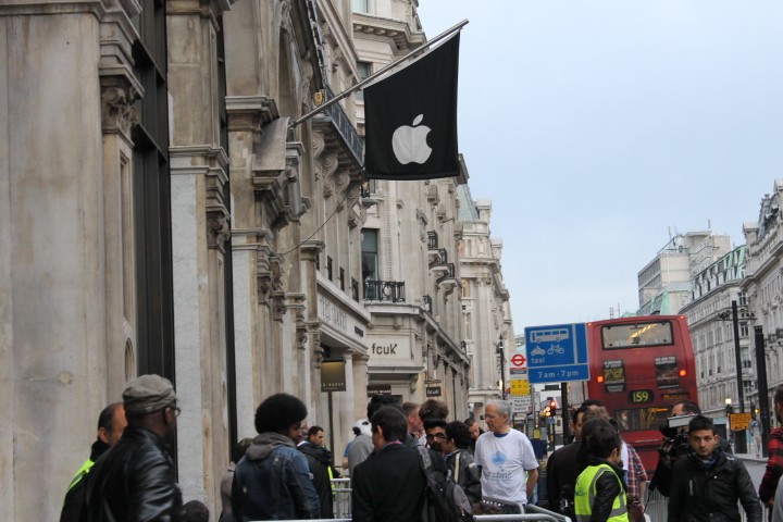 iPhone 5 Launch Queue Live from Regent Street