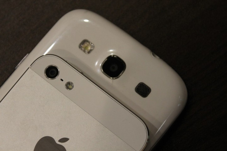 iPhone 5 vs Galaxy S3