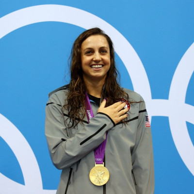 Rebecca Soni of the US smiles with her gold medal during the women's 200m breaststroke victory ceremony in the London 2012 Olympic Games at the Aquatics Centre (Photo: Reuters)