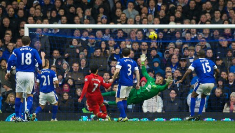 Luis Suarez disallowed goal v Everton