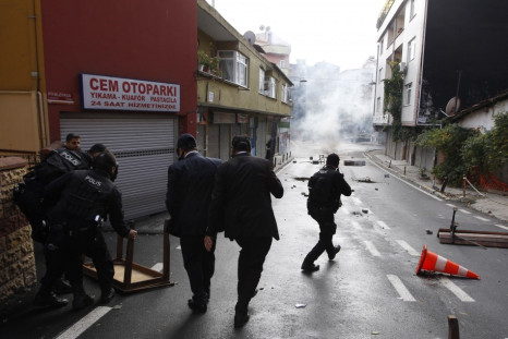 Turkish riot police clash with pro-Kurdish demonstrators