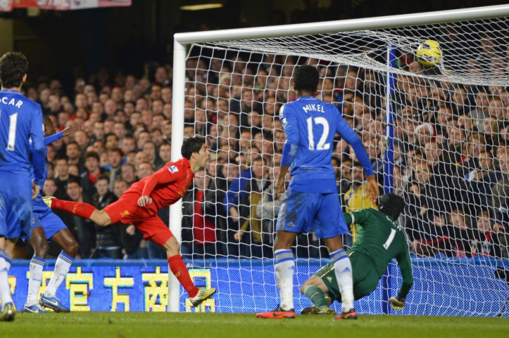 Petr Cech Looks on as Luis Suarez Scores