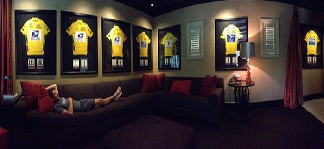 Armstrong with his trophies (Twitter)