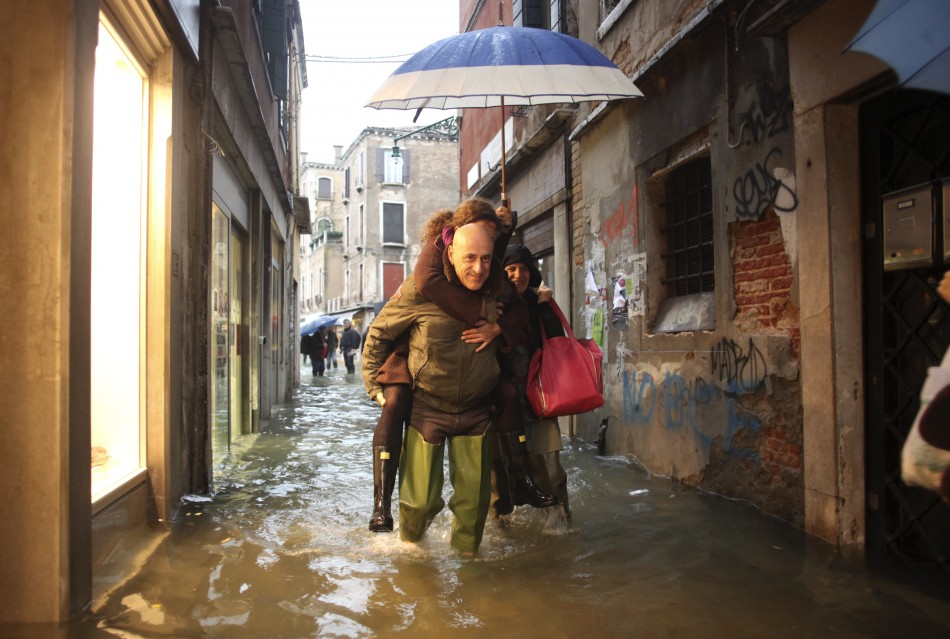 Italy Floods Five Killed in Tuscany, Venice Submerged [PHOTOS]