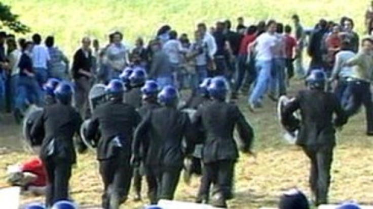 South Yorkshire Police has referred itself to the IPCC over its handling of proceedings at the Orgreave coking plant (BBC)