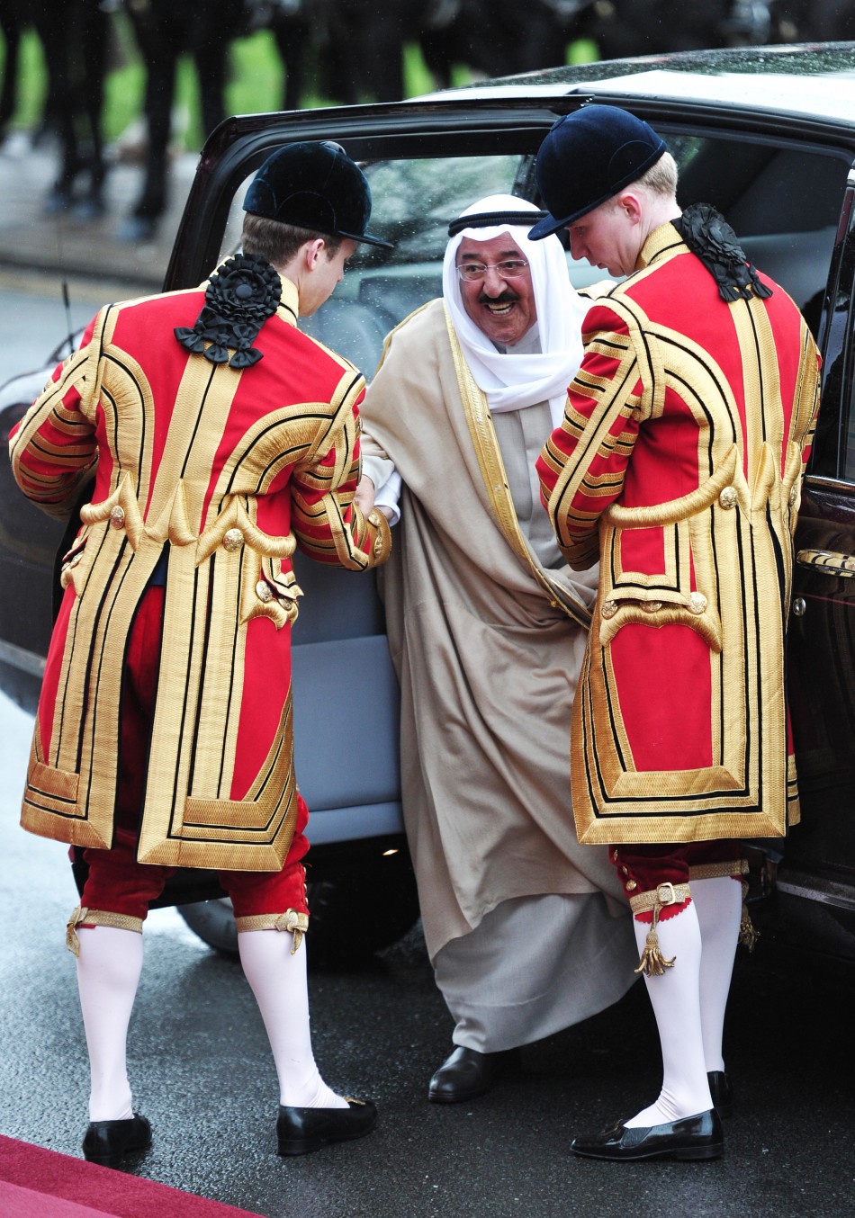 Kuwaits Emir Sheikh Sabah al-Ahmad al-Sabah footmen