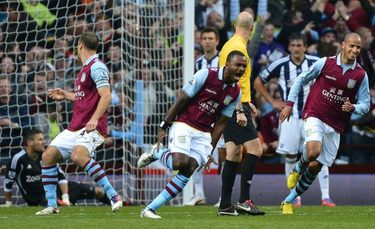 Darren Bent (centre)