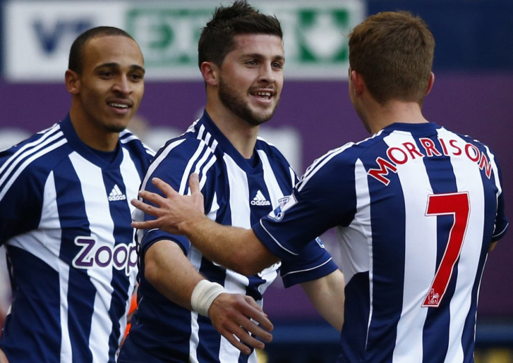 Shane Long (centre)