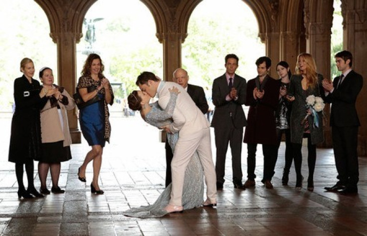 Chuck and Blair Married: Ed Westwick and Leighton Meester Lock Lips on ‘Gossip Girl’