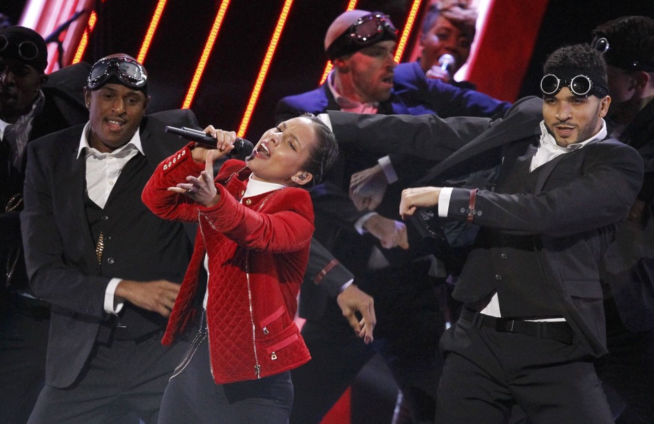 Singer Alicia Keys performs at the 2013 Peoples Choice Awards in Los Angeles