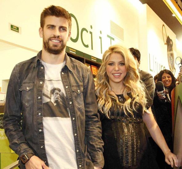 Shakira Pregnancy News Hips Don't Lie Singer Displays Baby Bump at Her