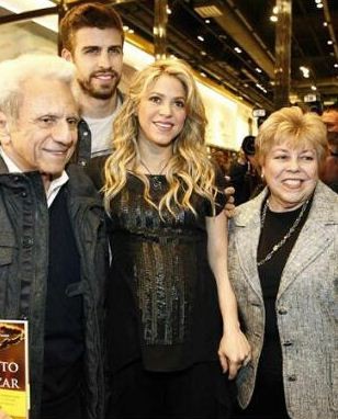 Pregnant Shakira with Colombian Star and Barcelona Defender Gerard Pique and her parents