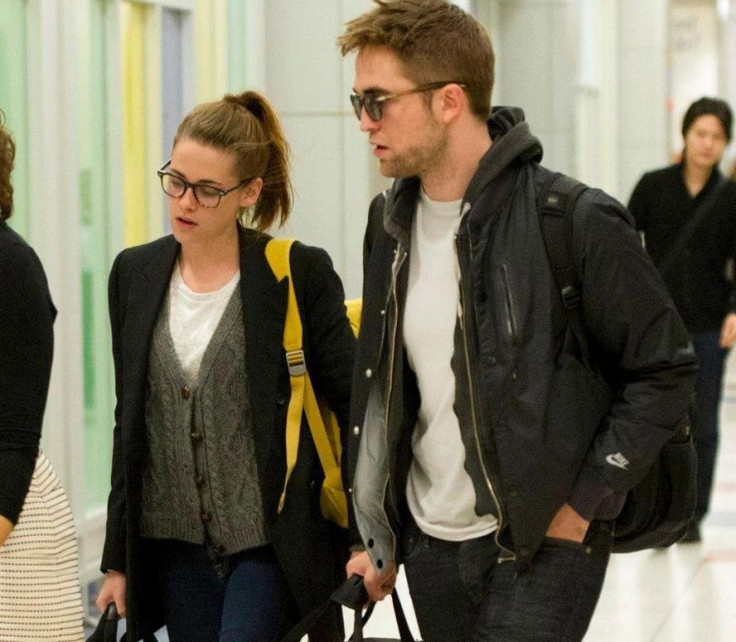 Kristen Stewart (L) and Robert Pattinson