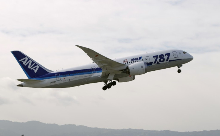 Boeing suspends dreamliner deliveries