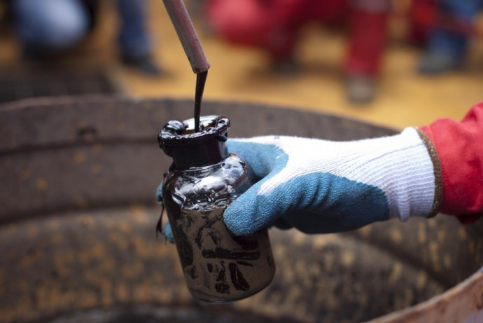 Crude Oil Futures on Track for Weekly Gain on U.S. Economic Recovery Crude Oil Futures on Track for Weekly Gain on U.S. Economic Recovery