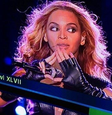 BEYONCE FLASHED THE ILLUMINATI SYMBOL AND THEN THE POWER WENT OUT I CANT BRETAHENharryzonaicetea