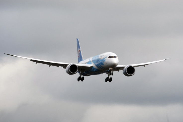 Boeing warns customers of 787 delivery delays