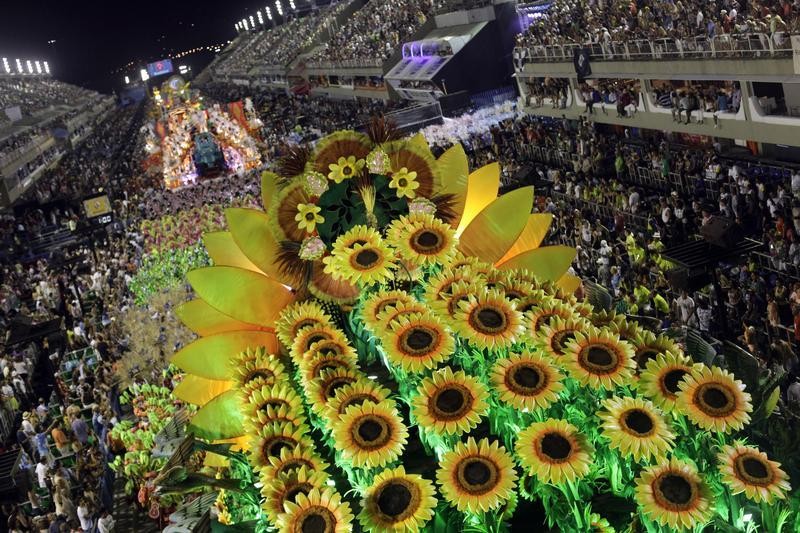 Revellers from the Vila Isabel samba school participate in the annual Carnival parade in Rio de Janeiros Sambadrome February 12, 2013.