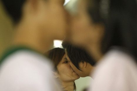 World's Longest Kiss Contest: Thailand