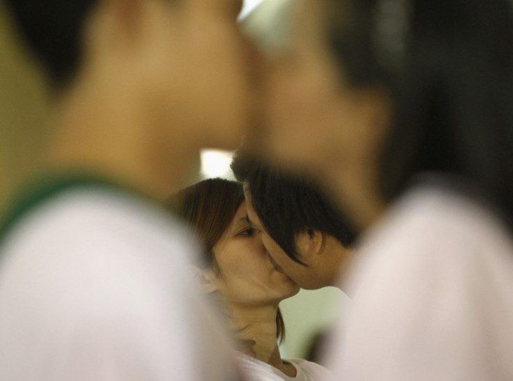 World's Longest Kiss Contest: Thailand
