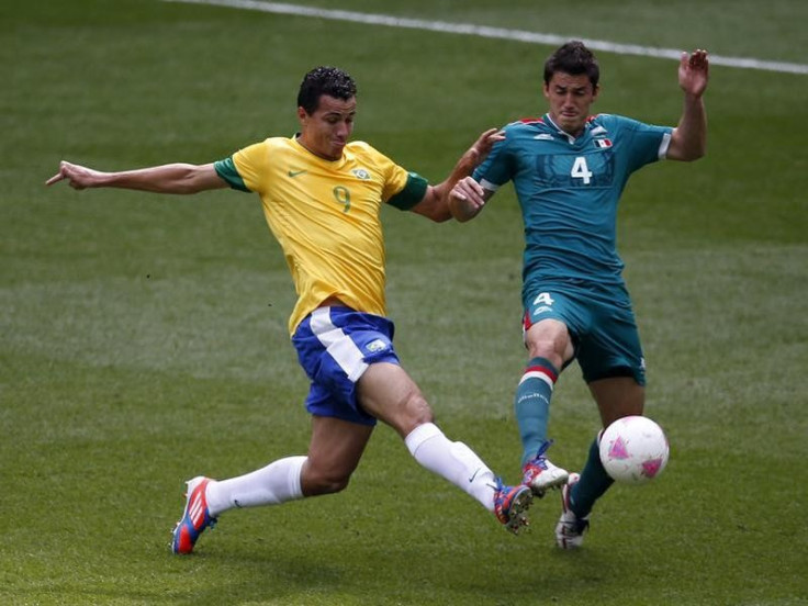 Leandro Damiao (L)