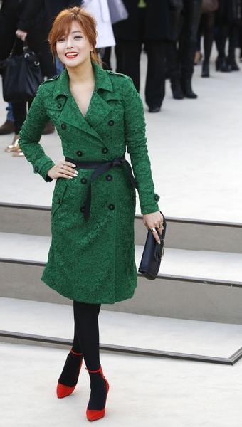 South Korean actress Kim Hee-sun arrives for the Burberry Prorsum Womenswear AutumnWinter 2013 Show at Hyde Park in London February 18, 2013.