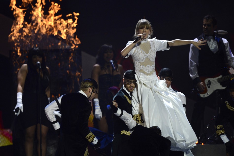 U.S. singer Taylor Swift performs during the BRIT Awards, celebrating British pop music, at the O2 Arena in London February 20, 2013.