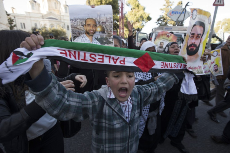Demonstrators hold up placards depicting Samer al-Issawi, a Palestinian jailed by Israel who has been on lengthy on-again, off-again hunger strike, during a protest in his support outside Jerusalem's magistrates' court February 21, 2013. (Photo: Reuters)